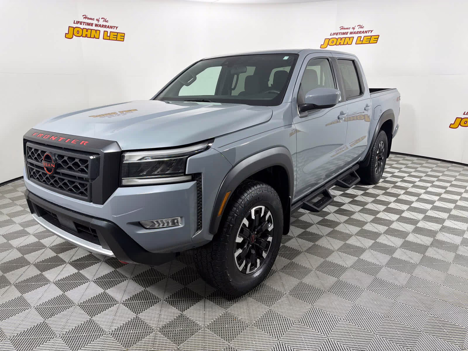 2023 Boulder Gray Pearl Nissan Frontier PRO-4X 4X4 Truck