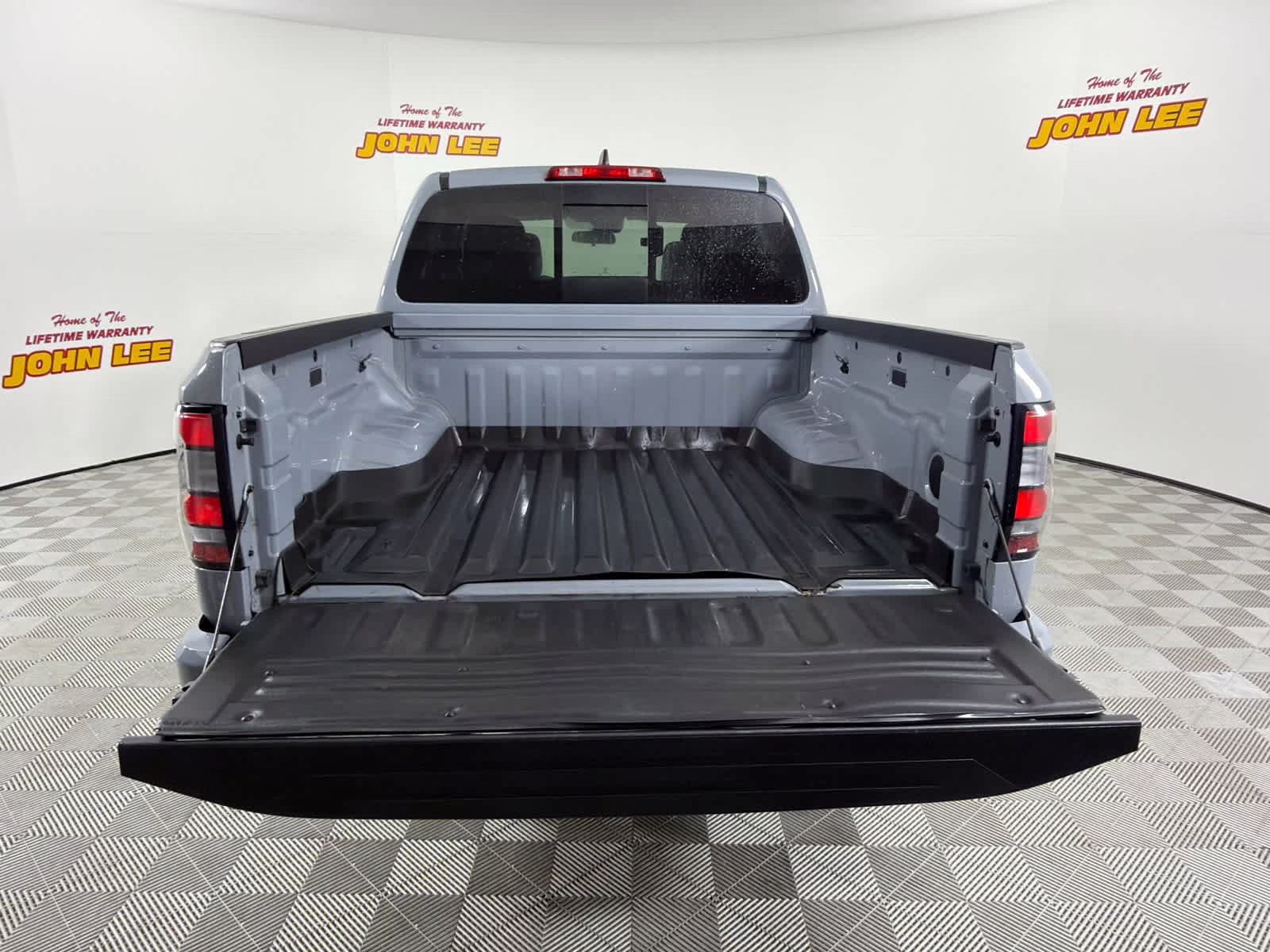2023 Boulder Gray Pearl Nissan Frontier PRO-4X 4X4 Truck
