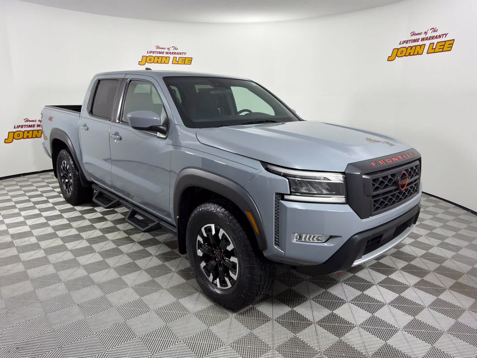 2023 Boulder Gray Pearl Nissan Frontier PRO-4X 4X4 Truck