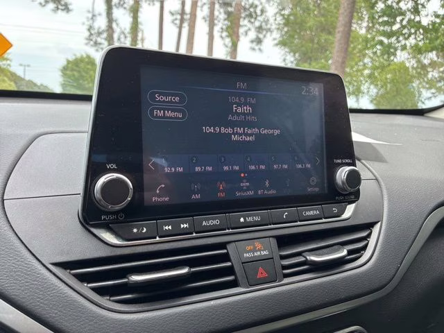 2021 Pearl White Tricoat Nissan Altima 2.5 SV FWD Sedan