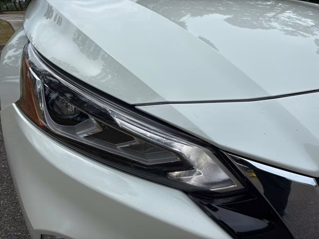 2021 Pearl White Tricoat Nissan Altima 2.5 SV FWD Sedan
