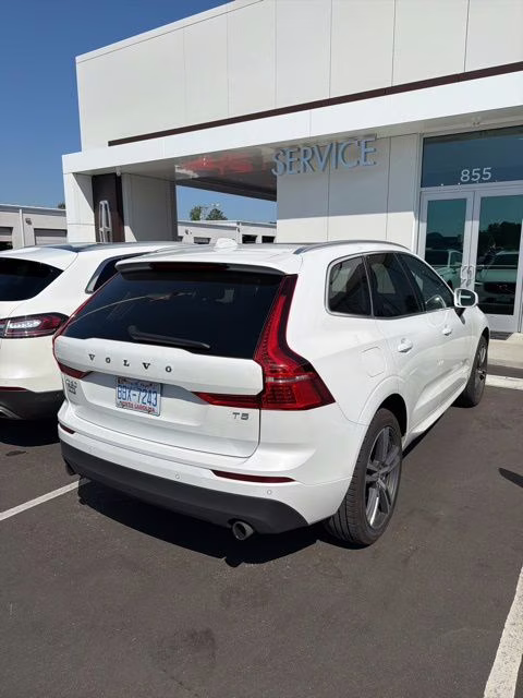 2021 Crystal White Volvo XC60 T5 Momentum FWD SUV