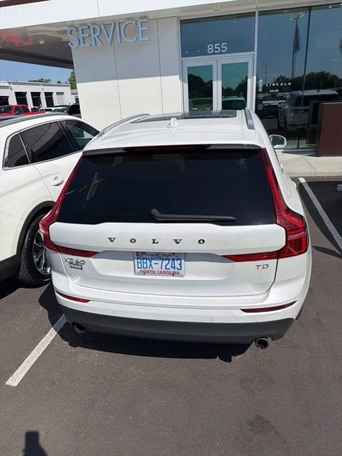 2021 Crystal White Volvo XC60 T5 Momentum FWD SUV