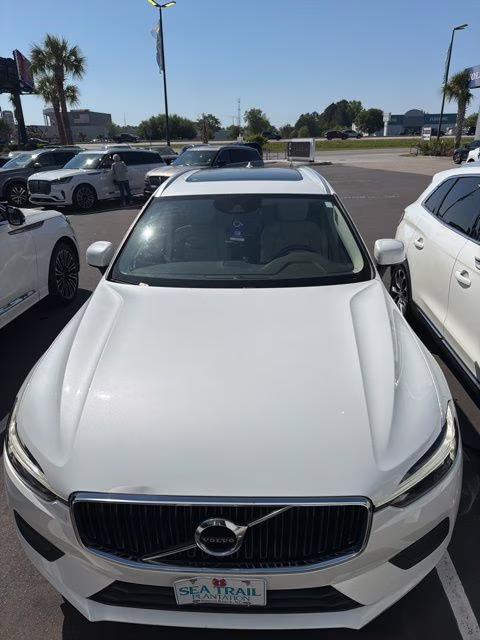 2021 Crystal White Volvo XC60 T5 Momentum FWD SUV