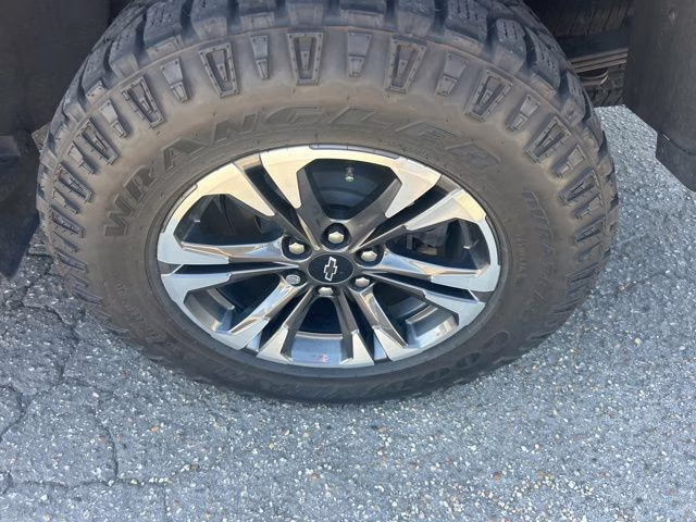 2022 Sand Dune Metallic Chevrolet Colorado Z71 4X4 Truck
