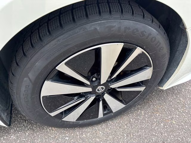 2021 Pearl White Tricoat Nissan Altima 2.5 SV FWD Sedan