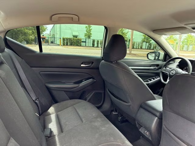 2021 Pearl White Tricoat Nissan Altima 2.5 SV FWD Sedan