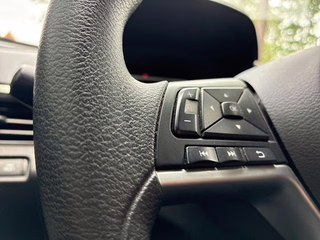2021 Pearl White Tricoat Nissan Altima 2.5 SV FWD Sedan