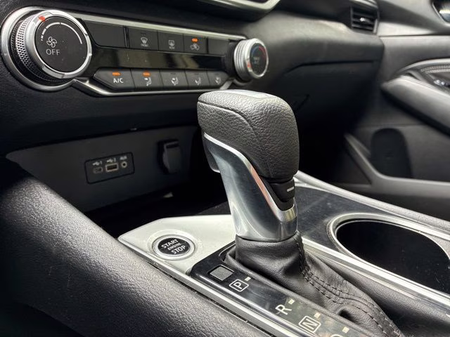 2021 Pearl White Tricoat Nissan Altima 2.5 SV FWD Sedan