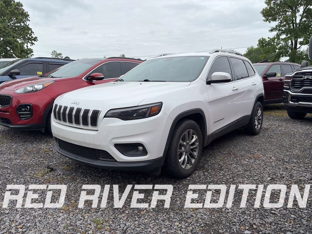 2019 Bright White Clearcoat Jeep Cherokee Latitude Plus FWD SUV