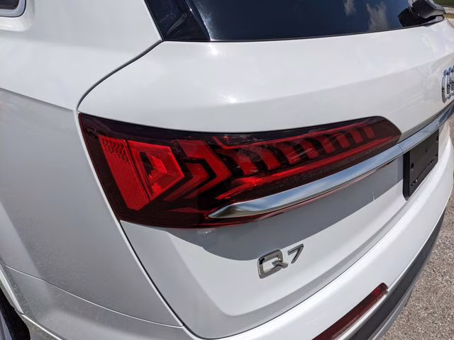 2023 Glacier White Audi Q7 55 Premium Plus AWD SUV
