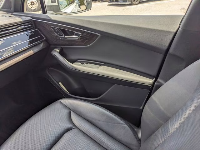 2023 Glacier White Audi Q7 55 Premium Plus AWD SUV