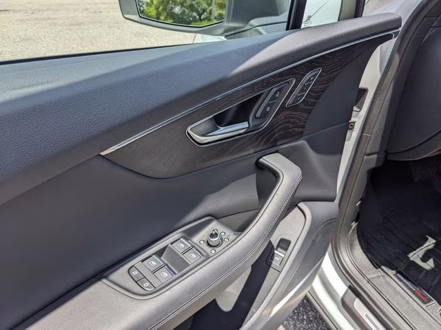 2023 Glacier White Audi Q7 55 Premium Plus AWD SUV