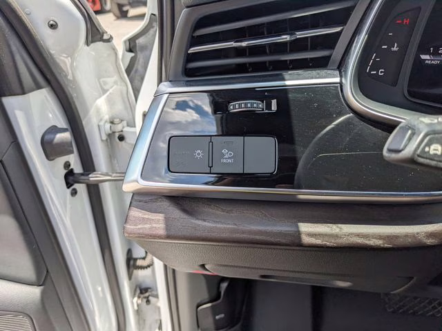 2023 Glacier White Audi Q7 55 Premium Plus AWD SUV