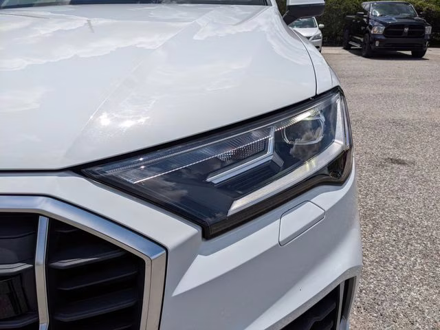 2023 Glacier White Audi Q7 55 Premium Plus AWD SUV