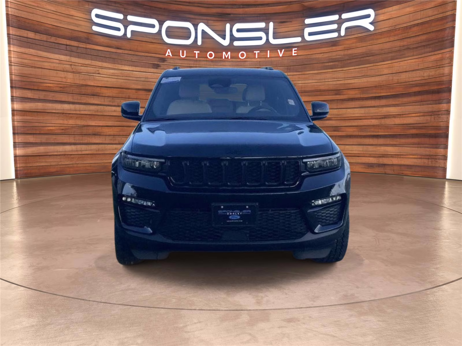 2023 Diamond Black Crystal Pearlcoat Jeep Grand Cherokee Limited 4X4 SUV