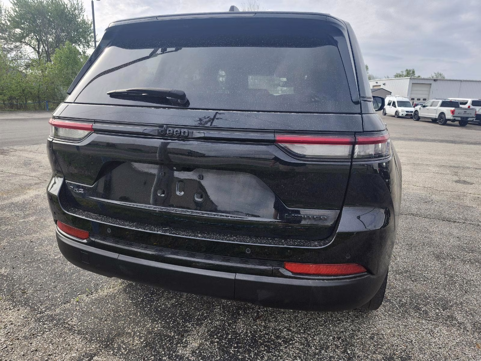 2023 Diamond Black Crystal Pearlcoat Jeep Grand Cherokee Limited 4X4 SUV