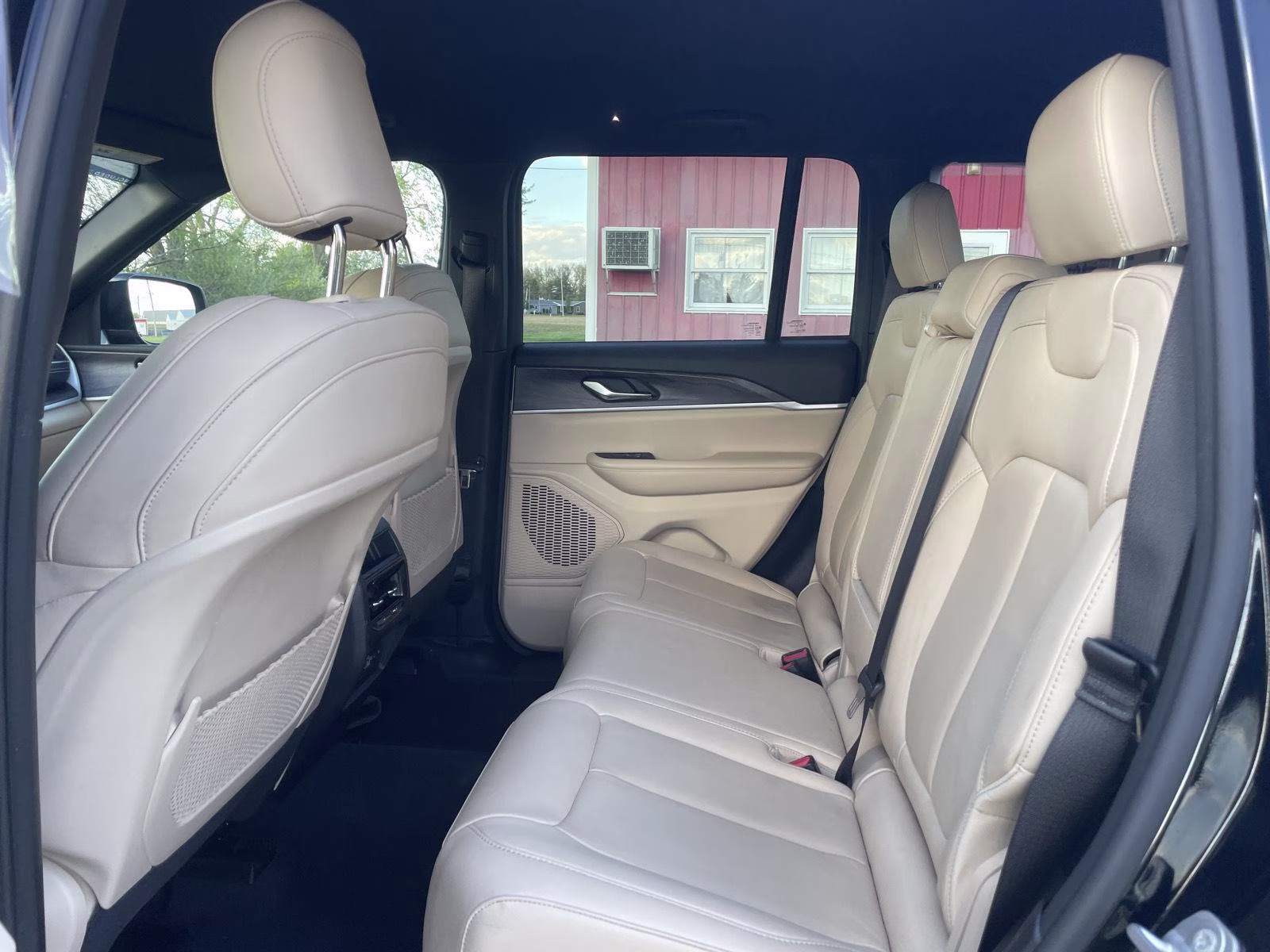 2023 Diamond Black Crystal Pearlcoat Jeep Grand Cherokee Limited 4X4 SUV