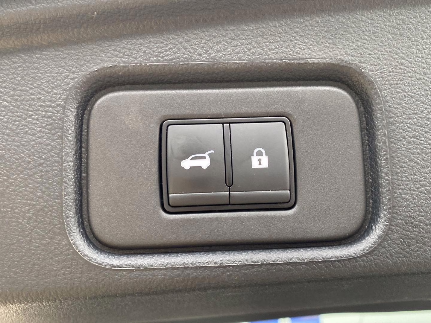 2025 Gun Metallic Nissan Pathfinder SL 4X4 SUV