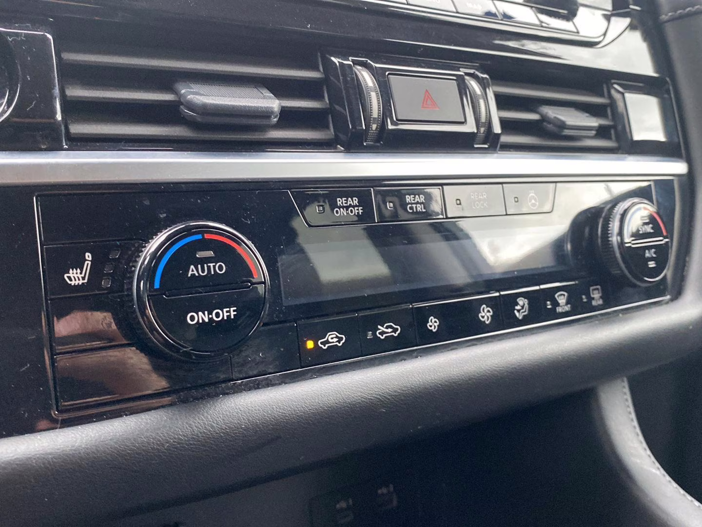 2025 Gun Metallic Nissan Pathfinder SL 4X4 SUV