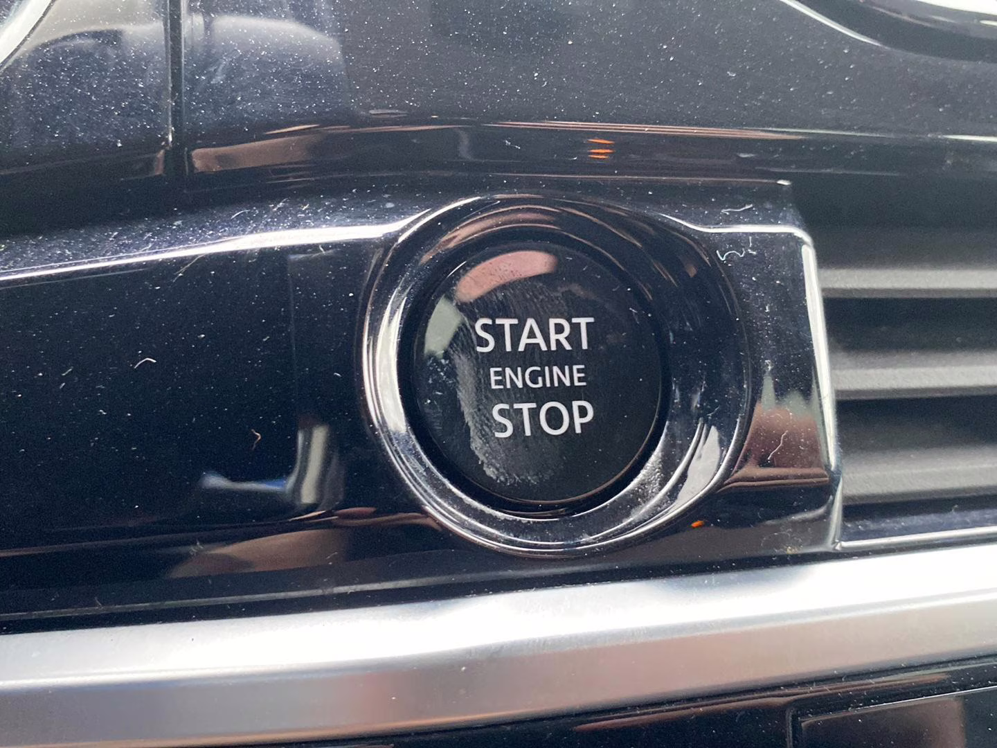 2025 Gun Metallic Nissan Pathfinder SL 4X4 SUV