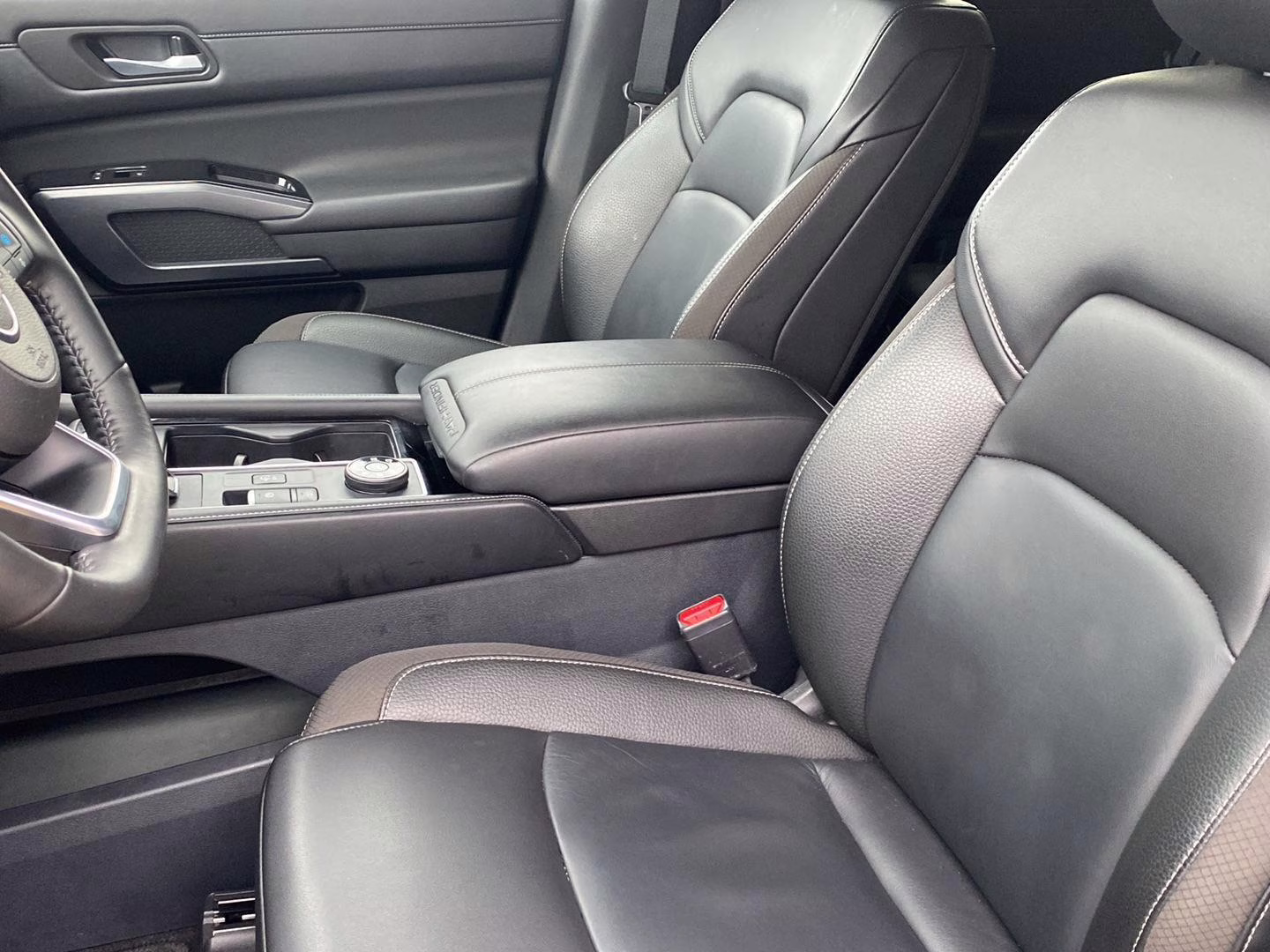 2025 Gun Metallic Nissan Pathfinder SL 4X4 SUV