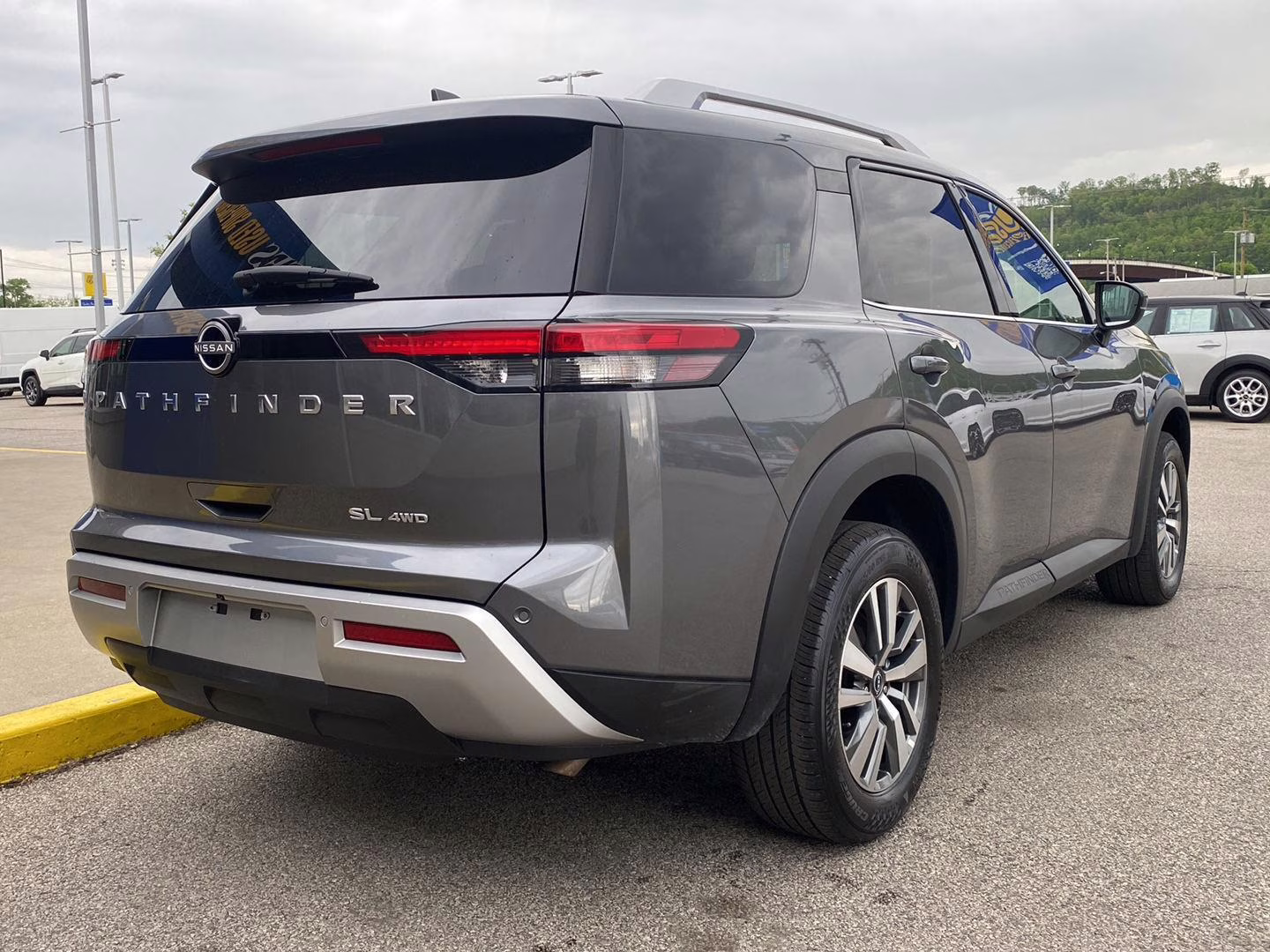 2025 Gun Metallic Nissan Pathfinder SL 4X4 SUV