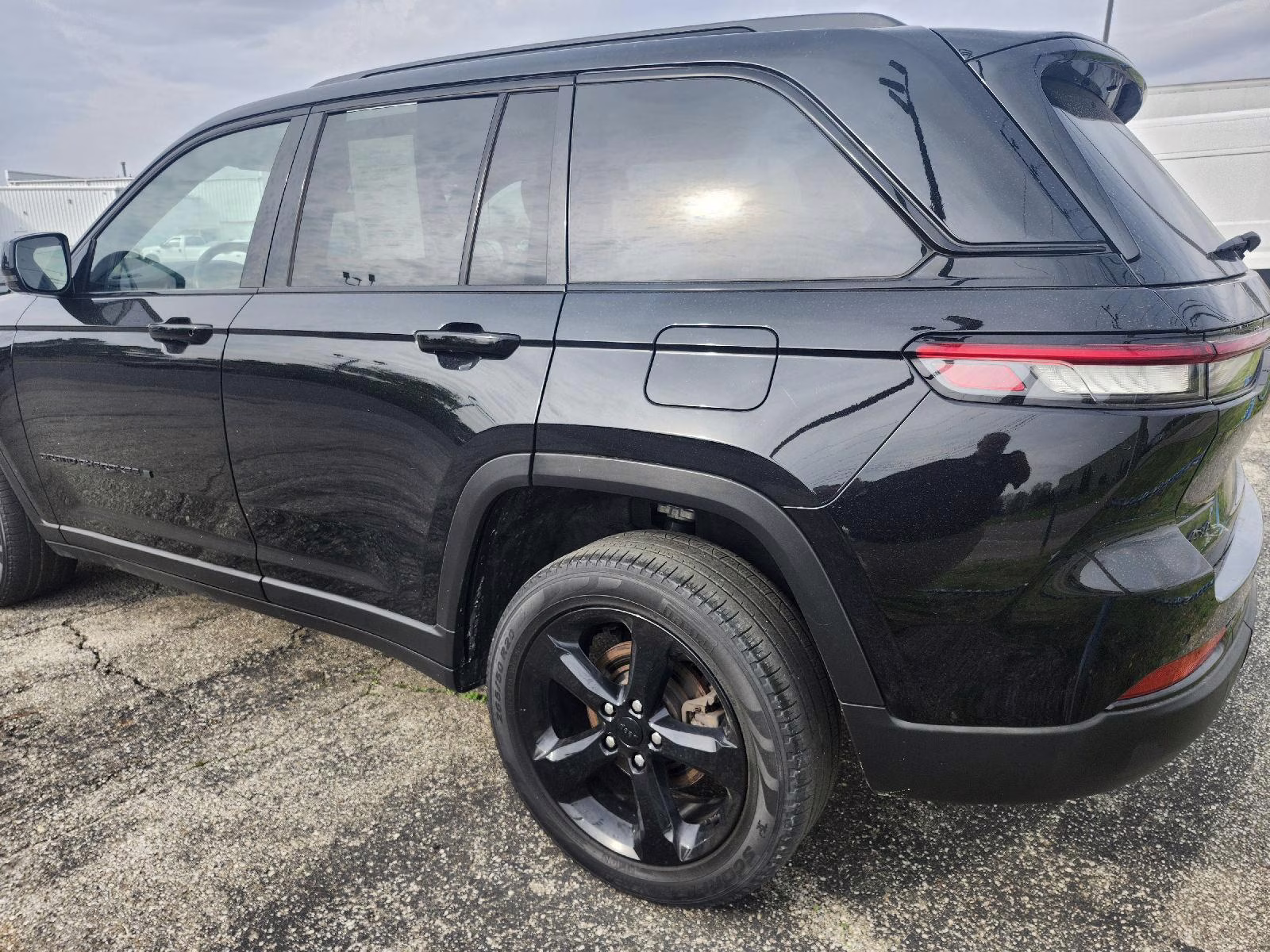 2023 Diamond Black Crystal Pearlcoat Jeep Grand Cherokee Limited 4X4 SUV