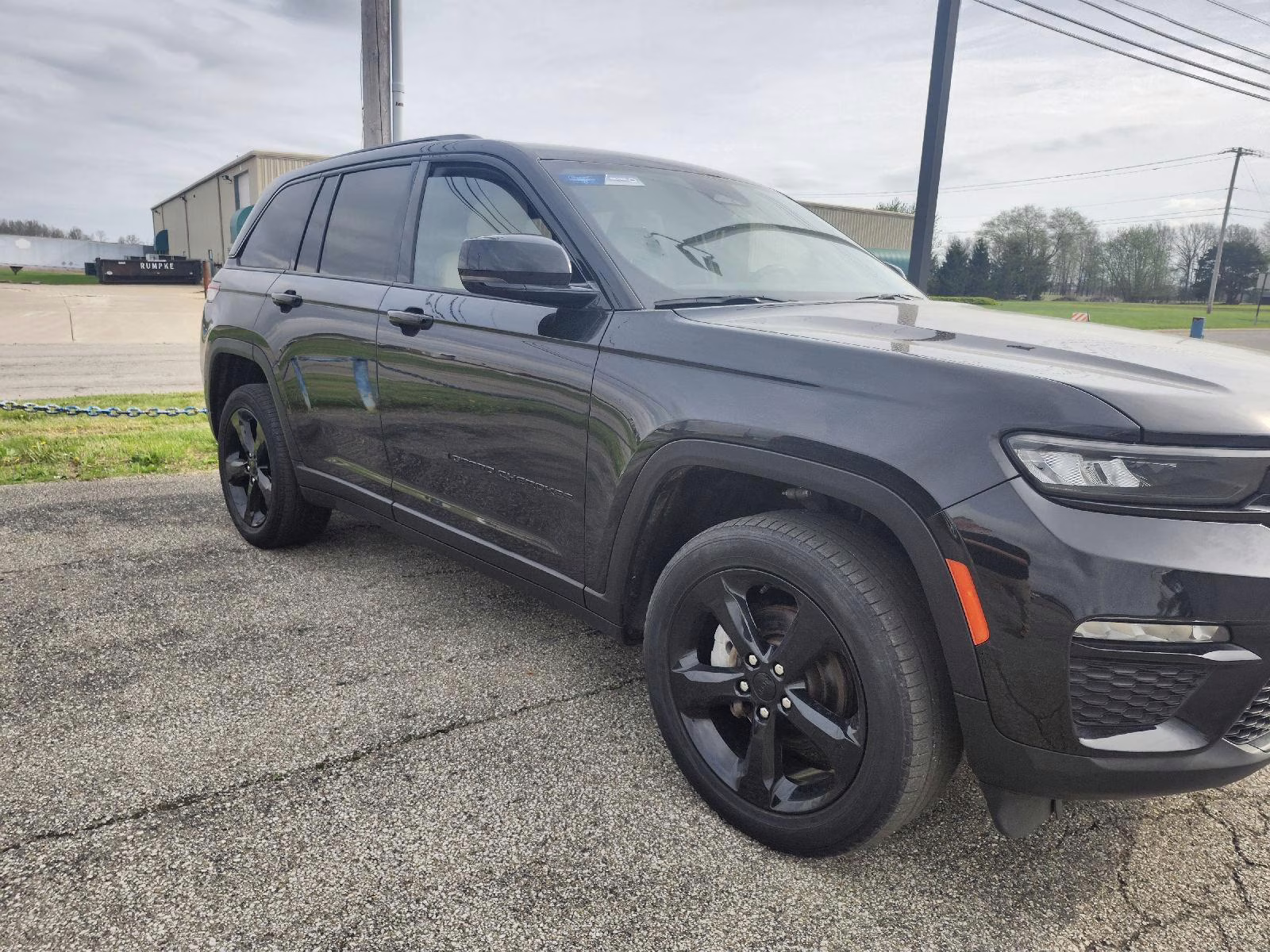 2023 Diamond Black Crystal Pearlcoat Jeep Grand Cherokee Limited 4X4 SUV