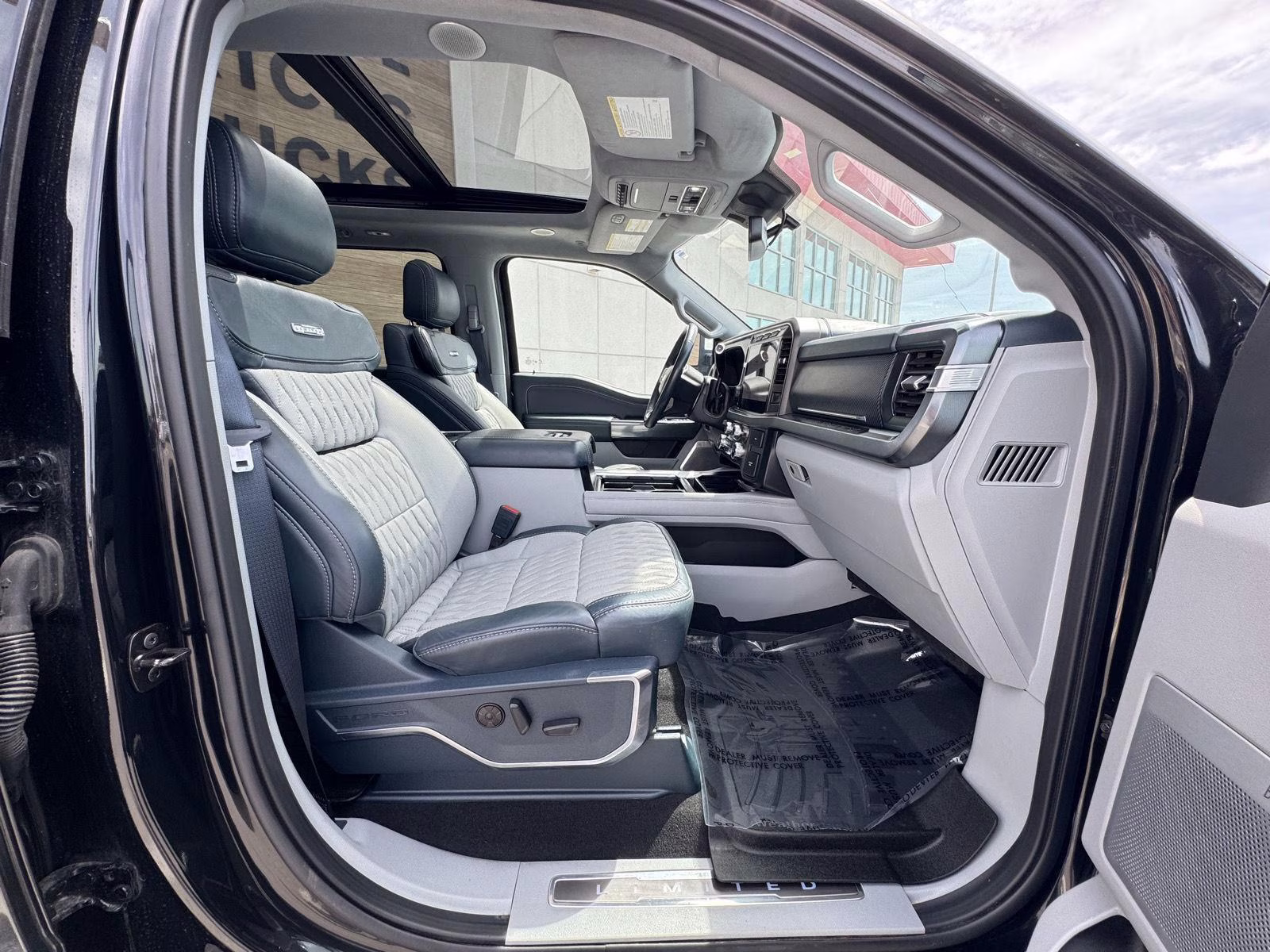 2024 Agate Black Ford Super Duty F-350 SRW Limited 4X4 Truck