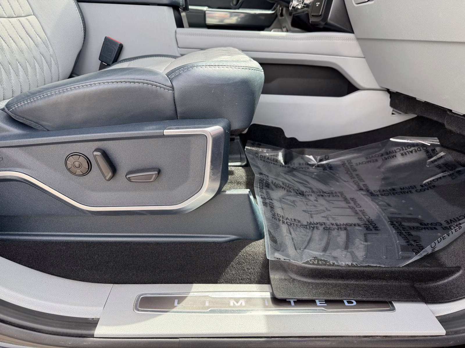 2024 Agate Black Ford Super Duty F-350 SRW Limited 4X4 Truck