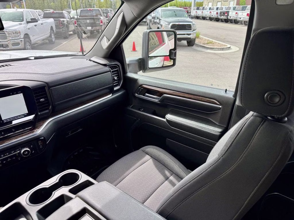 2024 White GMC Sierra 3500HD SLE 4X4 Truck