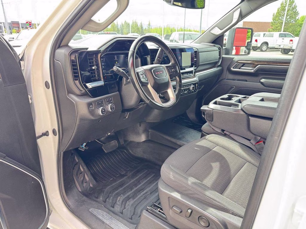2024 White GMC Sierra 3500HD SLE 4X4 Truck