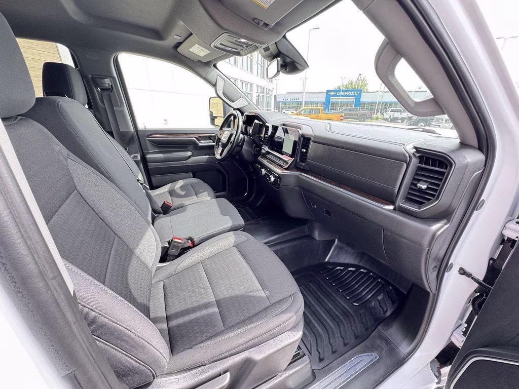 2024 White GMC Sierra 3500HD SLE 4X4 Truck