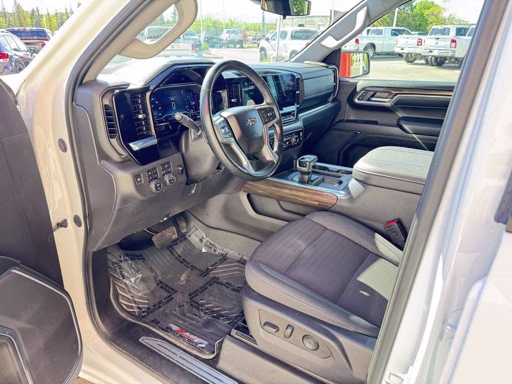 2023 White Chevrolet Silverado 1500 RST 4X4 Truck