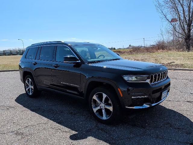 2023 Diamond Black Crystal Pearlcoat Jeep Grand Cherokee L Limited 4X4 SUV