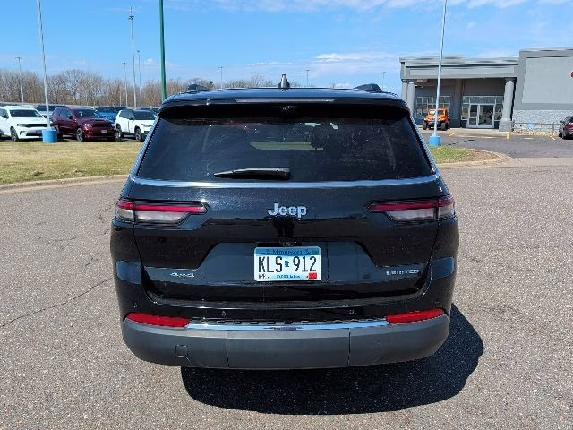 2023 Diamond Black Crystal Pearlcoat Jeep Grand Cherokee L Limited 4X4 SUV