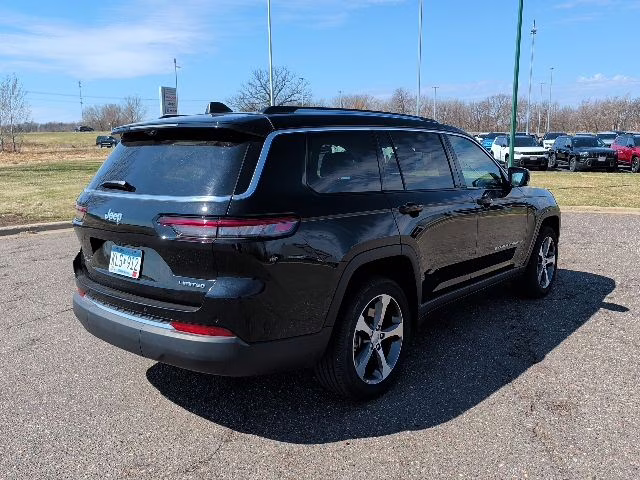2023 Diamond Black Crystal Pearlcoat Jeep Grand Cherokee L Limited 4X4 SUV