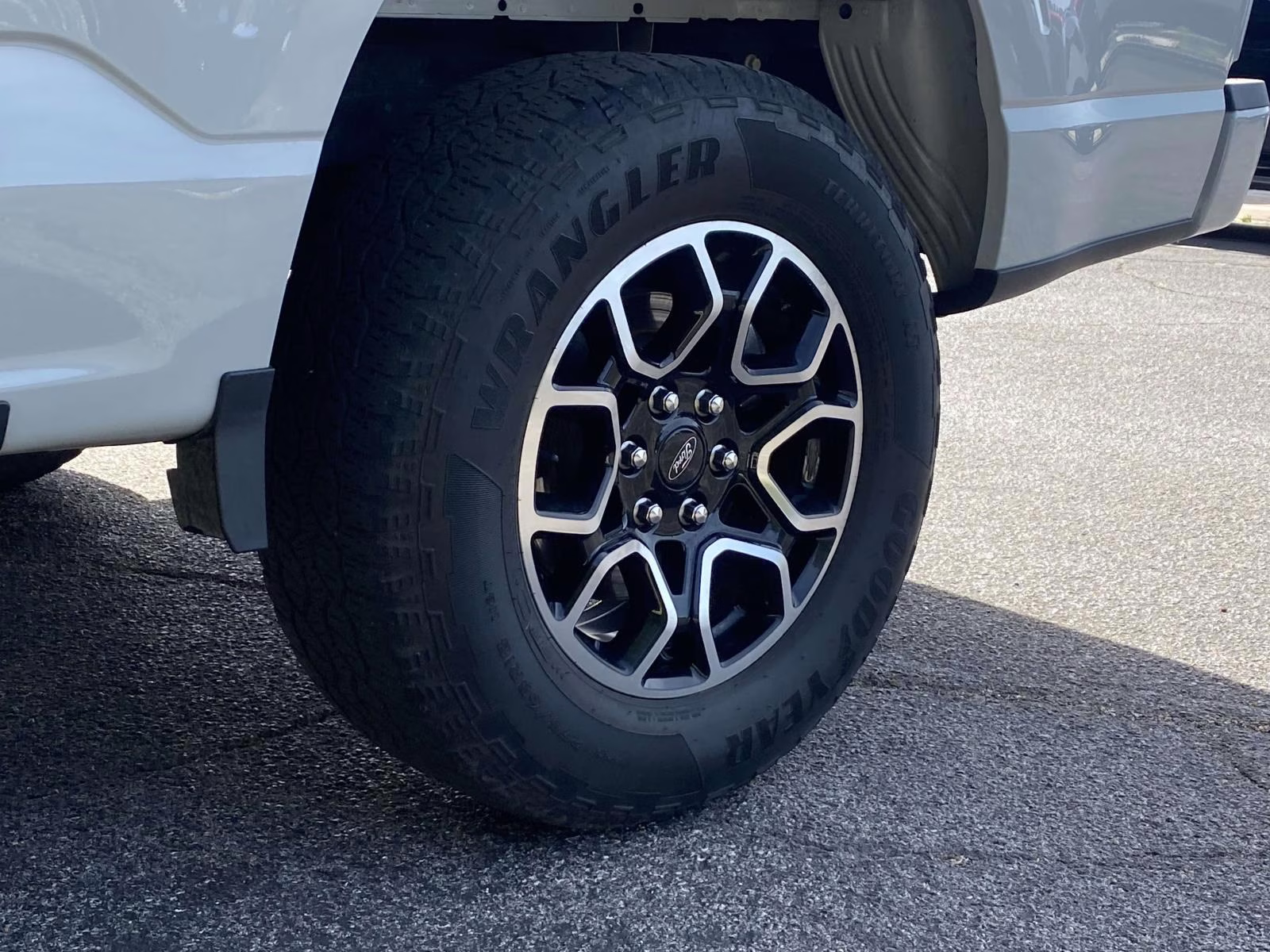 2023 Avalanche Ford F-150 XLT 4X4 Truck