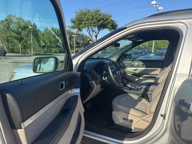 2018 Ingot Silver Metallic Ford Explorer FWD SUV