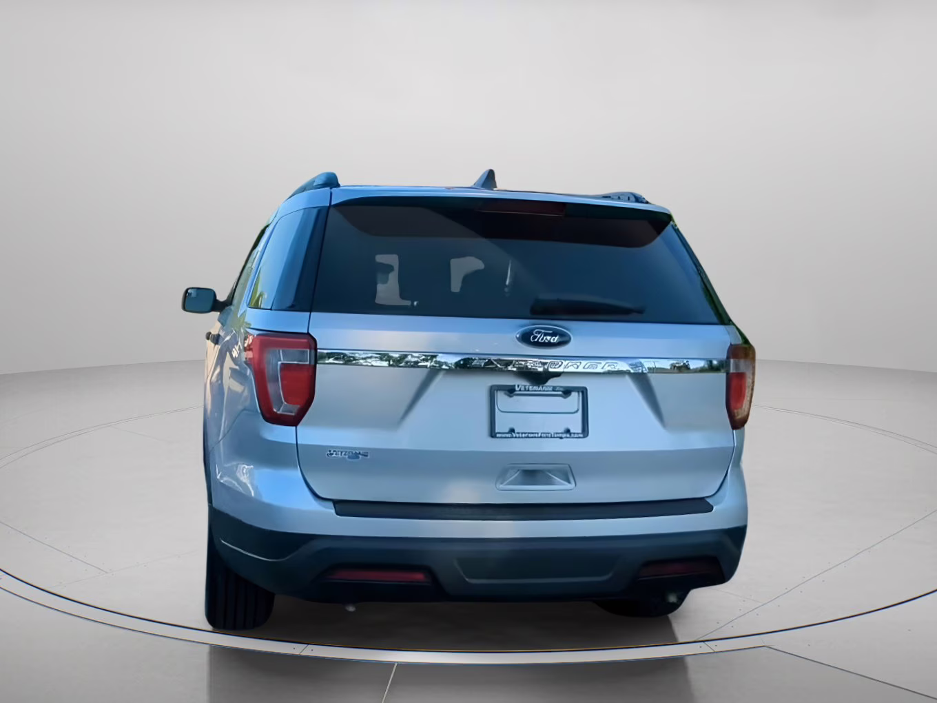 2018 Ingot Silver Metallic Ford Explorer FWD SUV