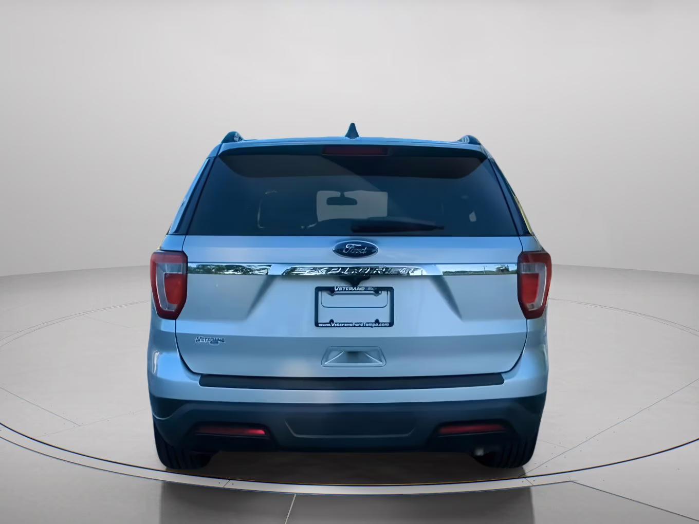 2018 Ingot Silver Metallic Ford Explorer FWD SUV