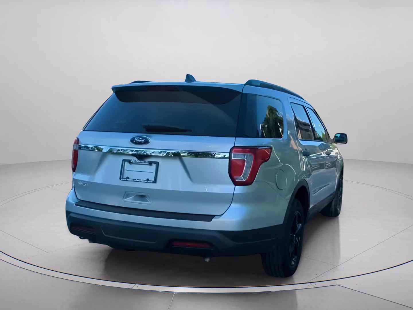 2018 Ingot Silver Metallic Ford Explorer FWD SUV