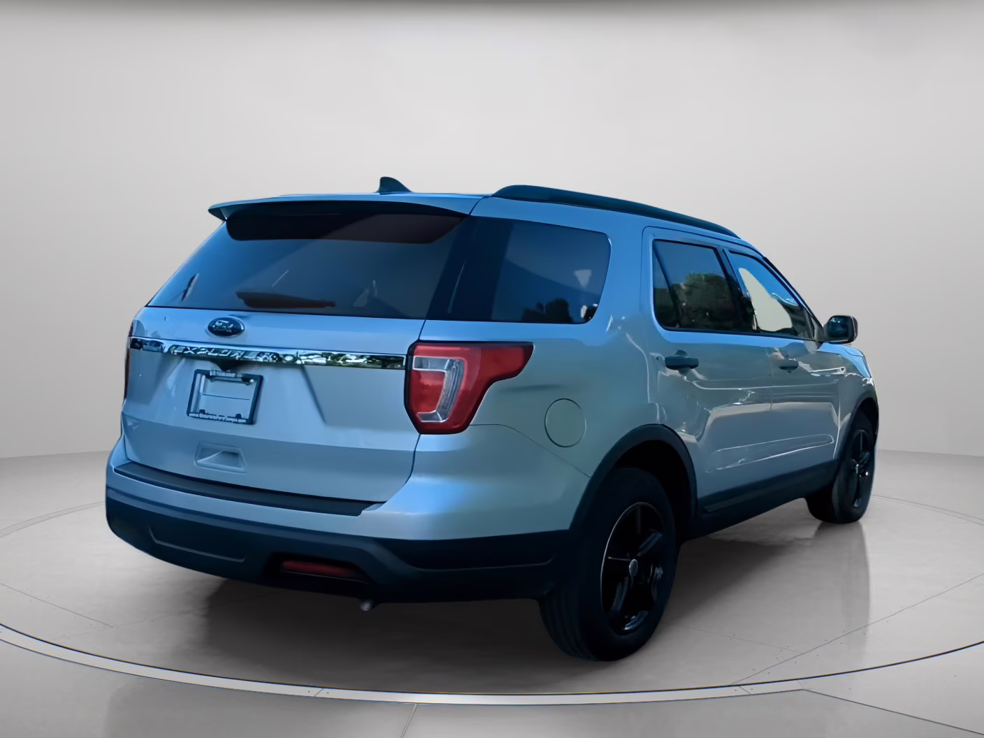 2018 Ingot Silver Metallic Ford Explorer FWD SUV