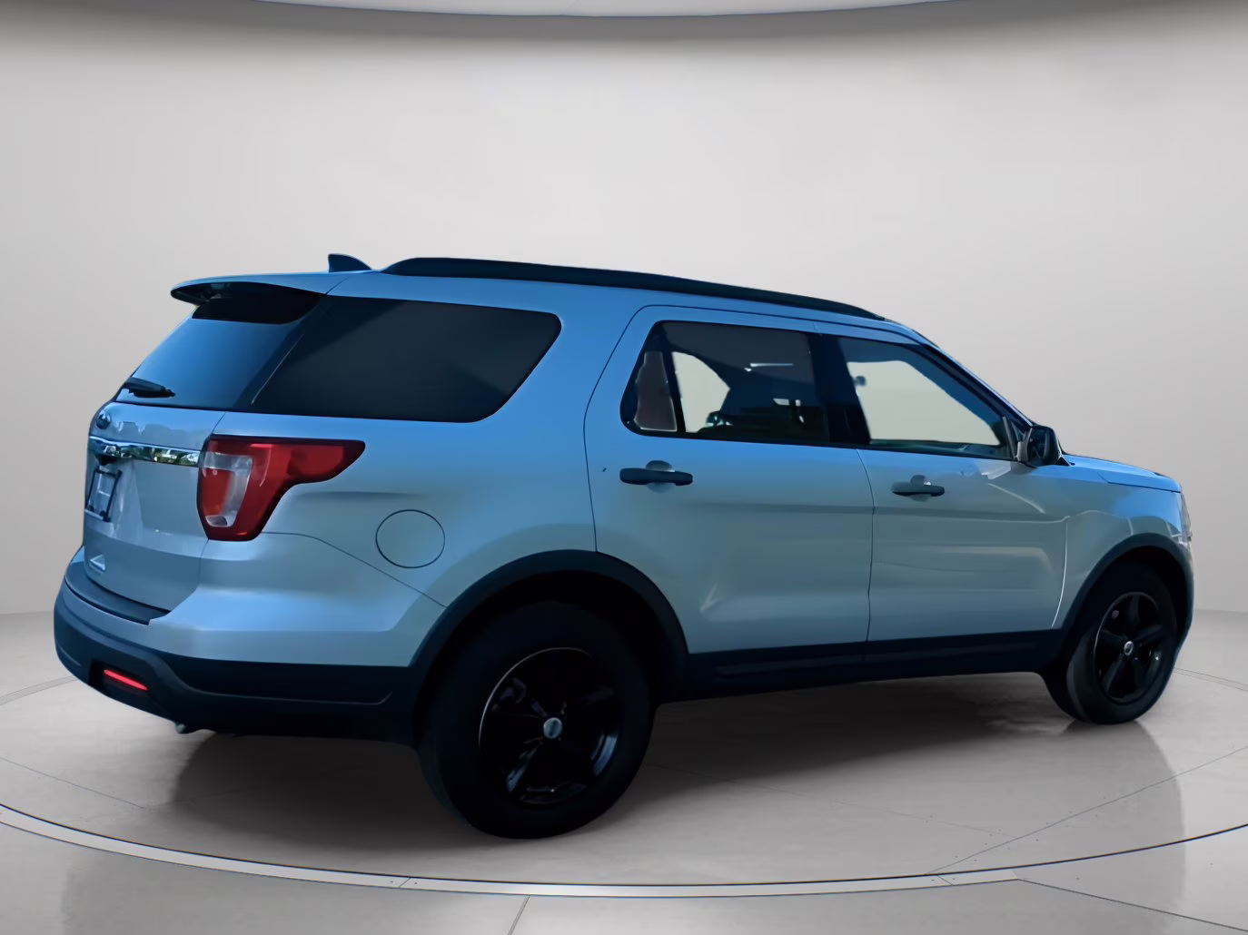 2018 Ingot Silver Metallic Ford Explorer FWD SUV