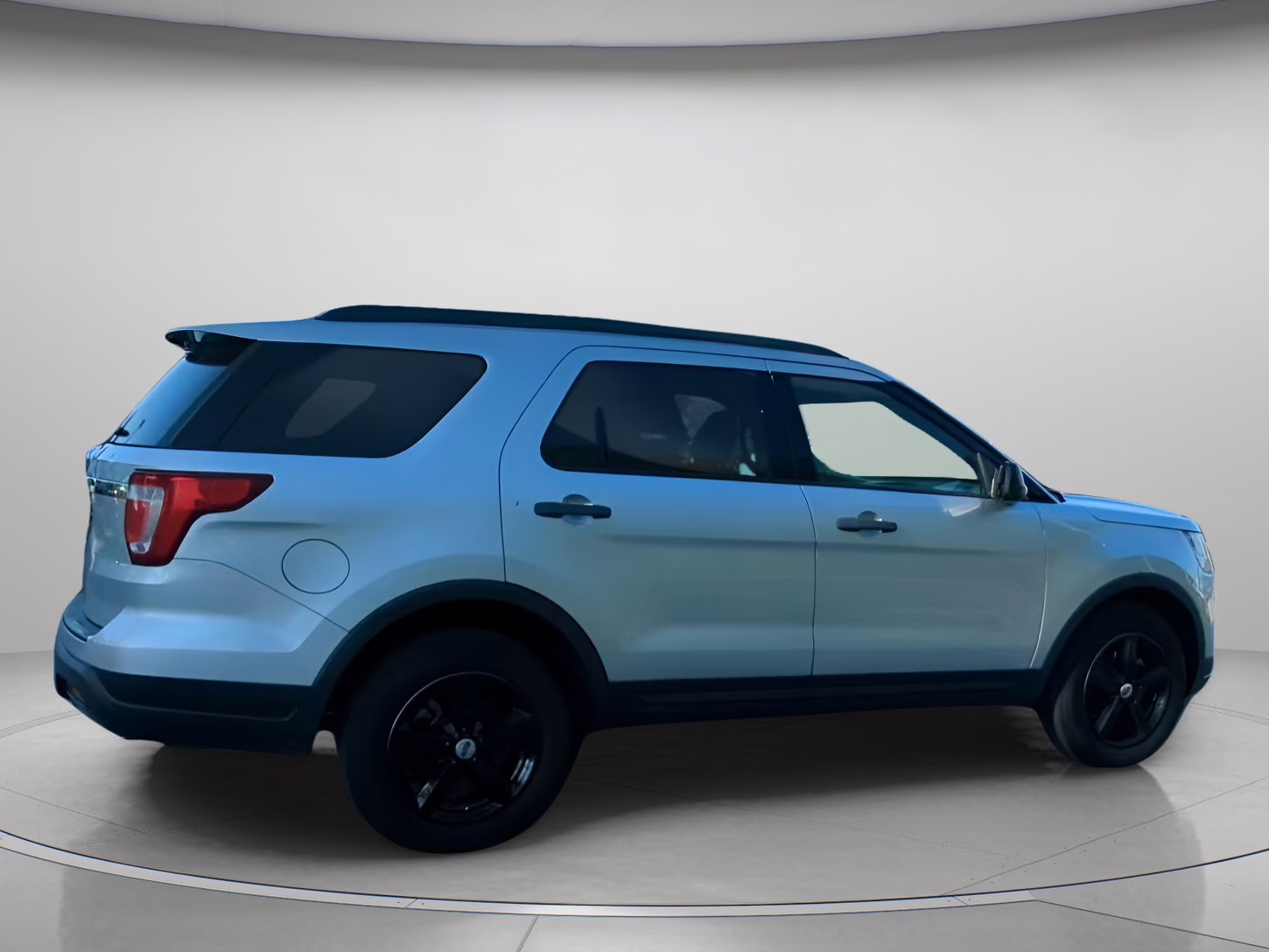 2018 Ingot Silver Metallic Ford Explorer FWD SUV