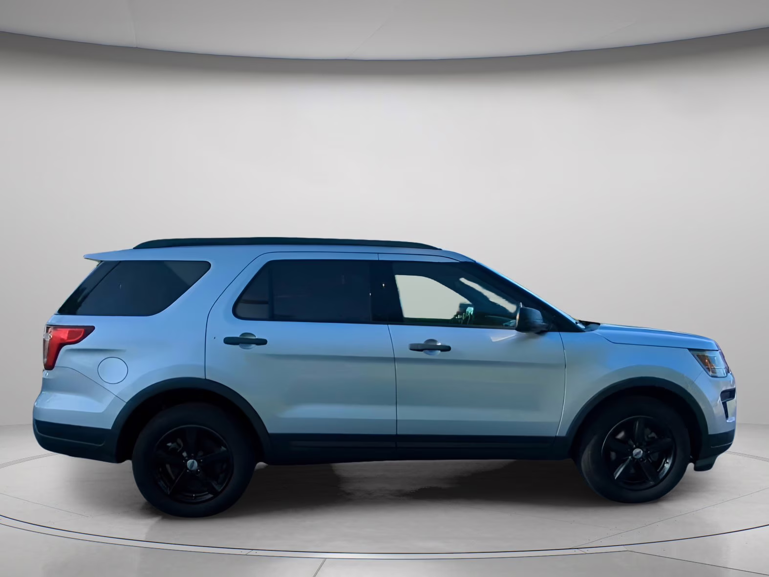 2018 Ingot Silver Metallic Ford Explorer FWD SUV