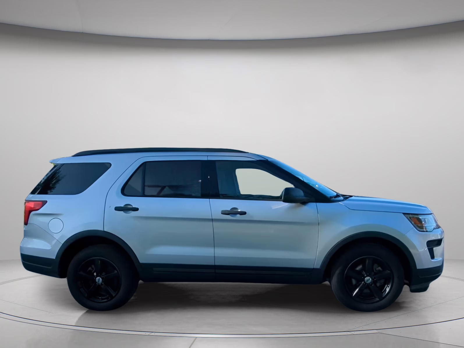 2018 Ingot Silver Metallic Ford Explorer FWD SUV