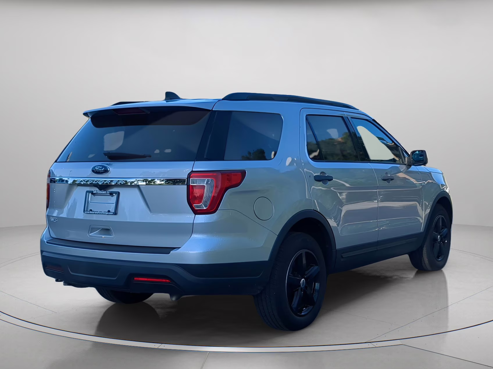 2018 Ingot Silver Metallic Ford Explorer FWD SUV