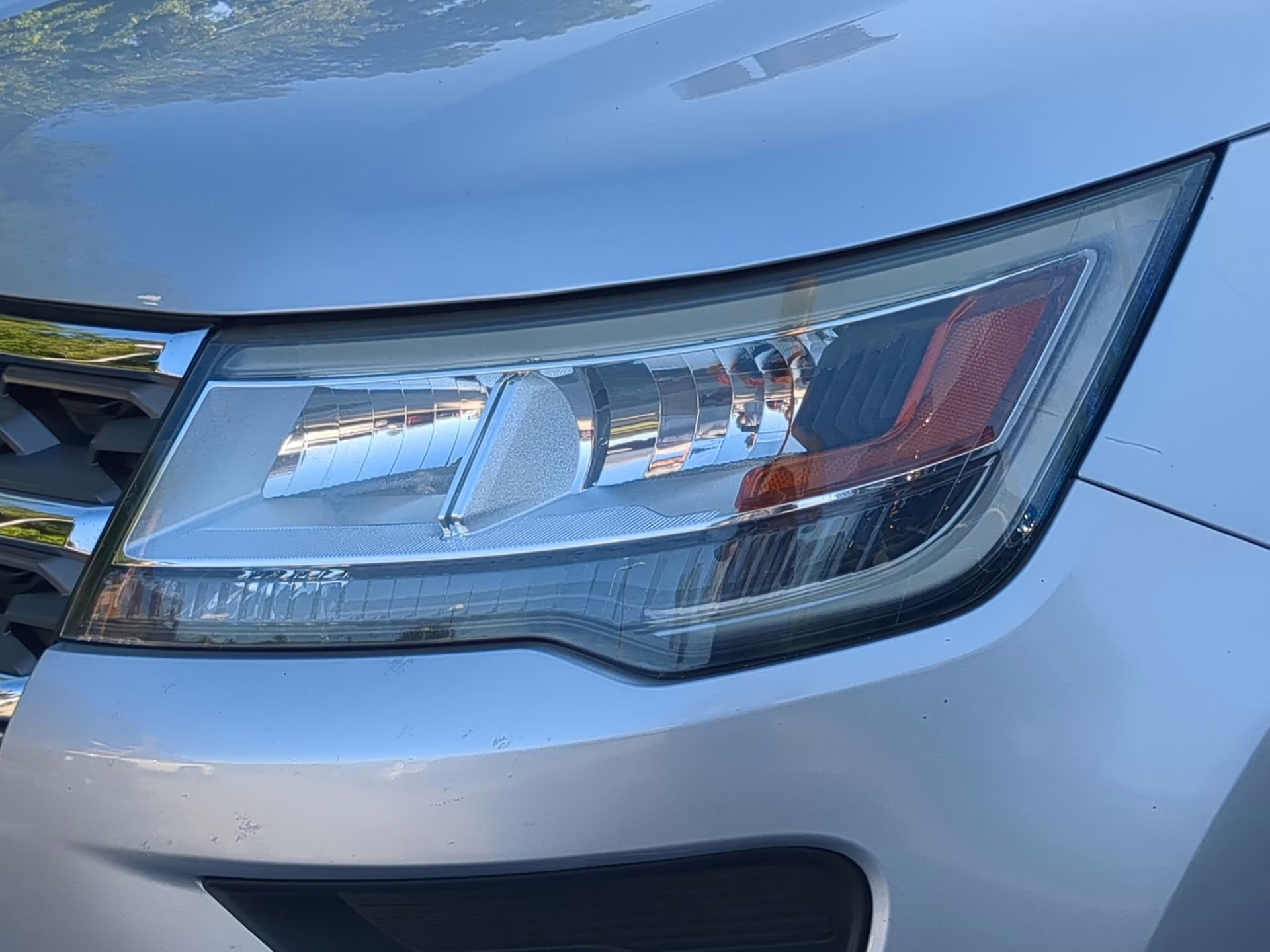 2018 Ingot Silver Metallic Ford Explorer FWD SUV